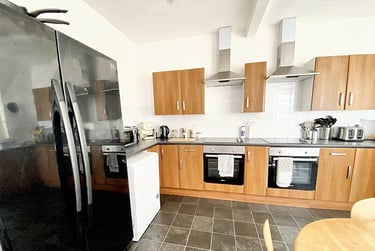 5 bed house, Bedford Park, North Hill, Plymouth, PL48HN - Image 1